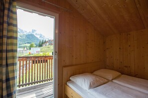 3 bedrooms, in-room safe, free WiFi, bed sheets - Chalet # 01 with 3 BR for up to 6 people (Annaberg)