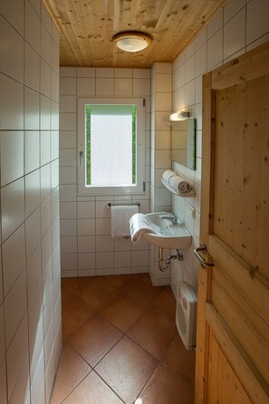 Een douche, handdoeken