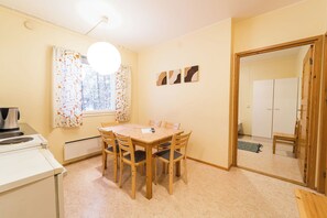 8 ppl. Cabin with shower | Eget kök | Vattenkokare