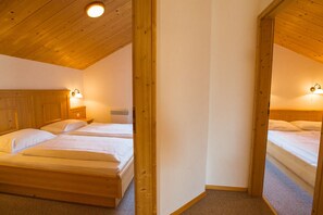 3 slaapkamers, een kluis op de kamer, gratis wifi, beddengoed