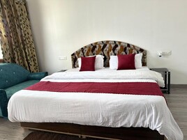 Habitación Deluxe doble, vistas al complejo turístico | Wifi gratis