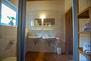 Shower, towels