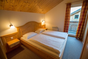 3 bedrooms, in-room safe, bed sheets