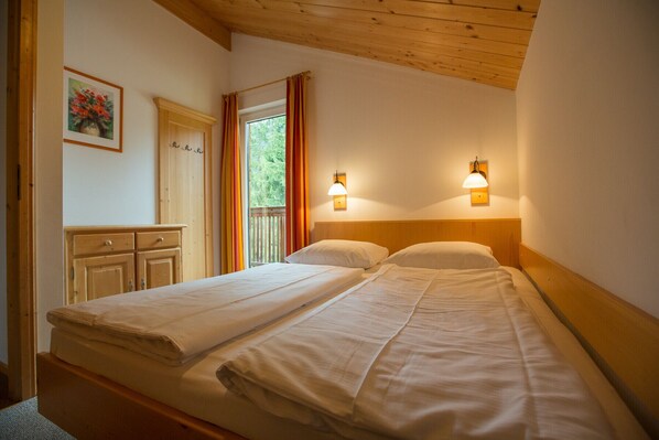 3 chambres, coffre-fort, accès au Wi-Fi (inclus), literie fournie