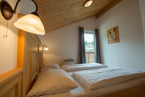 2 bedrooms, in-room safe, free WiFi, bed sheets - Chalet # 53 with 3 BR for 6 to 8 people (Annaberg)