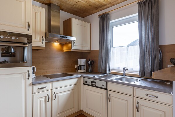 Kühlschrank, Mikrowelle, Geschirrspüler