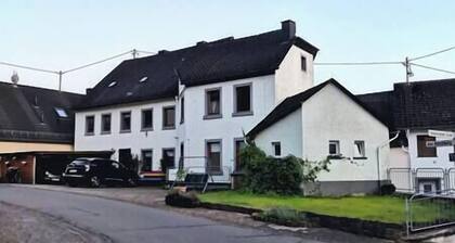 Guestroom 1, Pension Feuster