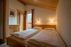 3 slaapkamers, een kluis op de kamer, gratis wifi, beddengoed