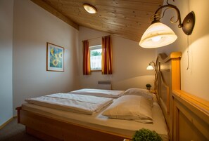 3 bedrooms, in-room safe, bed sheets