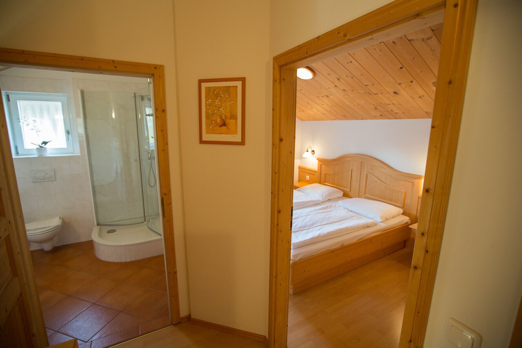 Een douche, handdoeken