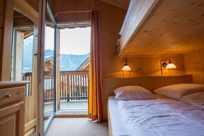 3 bedrooms, in-room safe, free WiFi, bed sheets