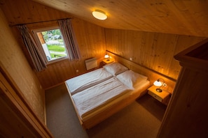 3 bedrooms, in-room safe, bed sheets