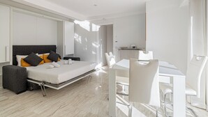 Tabla de planchar con plancha, Internet, ropa de cama