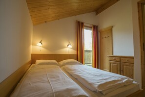 3 bedrooms, in-room safe, WiFi, bed sheets