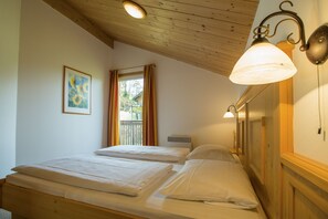 3 bedrooms, in-room safe, free WiFi, bed sheets