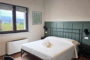 1 bedroom, WiFi, bed sheets - Igino Farmhouse: Double Room with Disabled Access  (Negrar of Valpolicella)