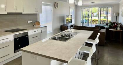 Riptide - Pet friendly outside, WiFi