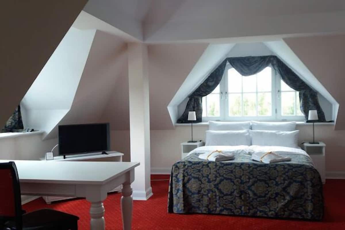 Habitación Confort con 1 cama doble o 2 individuales, vistas al campo de golf | Wifi gratis