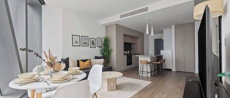 Téléviseur, bureau