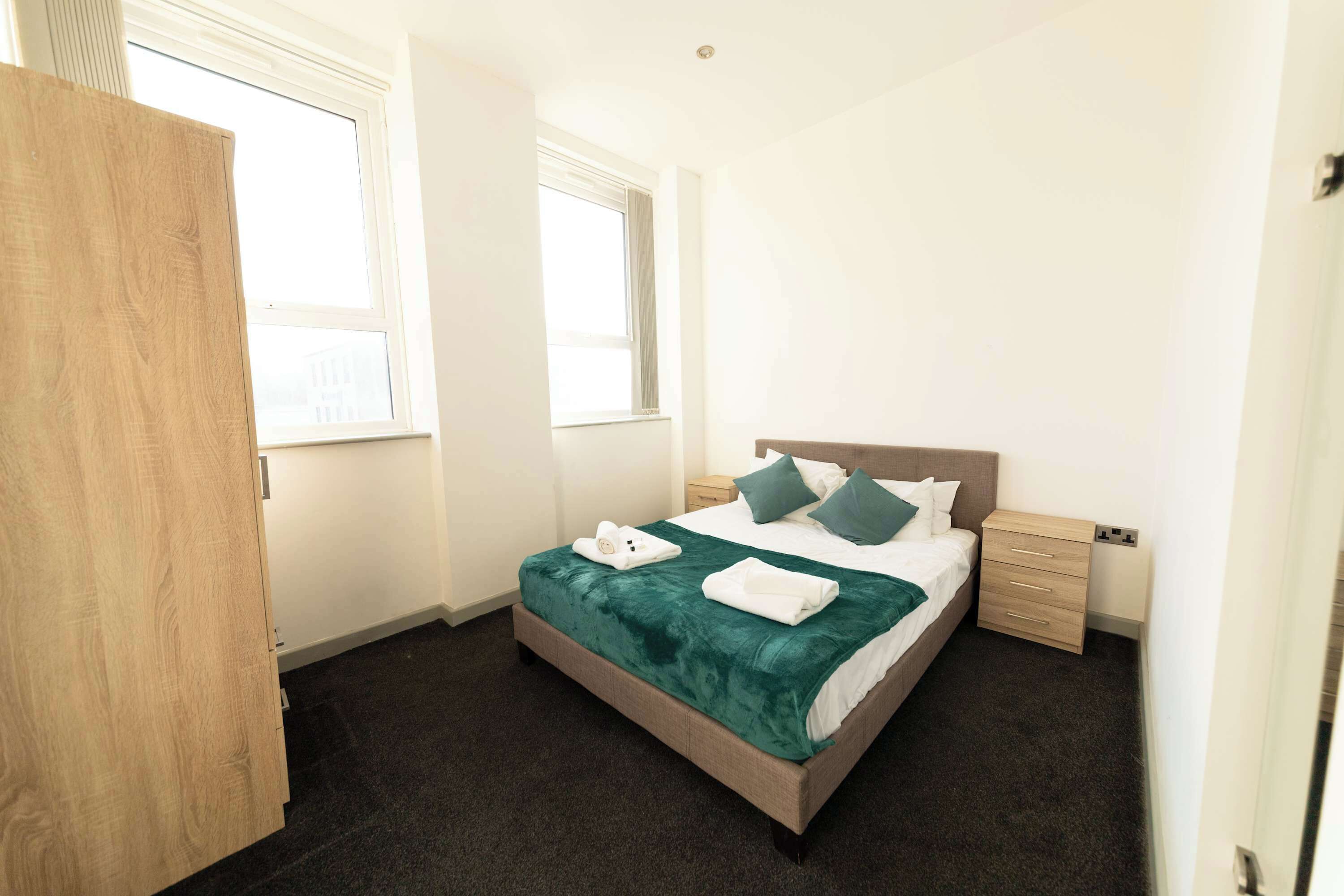 1 bedroom, desk, iron/ironing board, WiFi