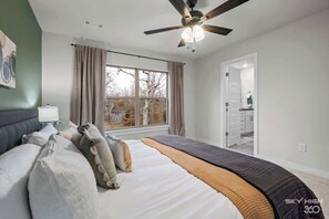 3 bedrooms, iron/ironing board, WiFi, bed sheets - Trailside Home | Back 40 + OZ Trails Access (Bella Vista)