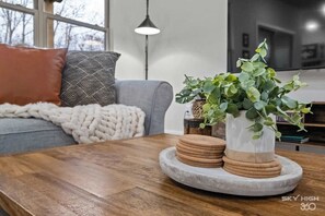 Televisión y oficina 