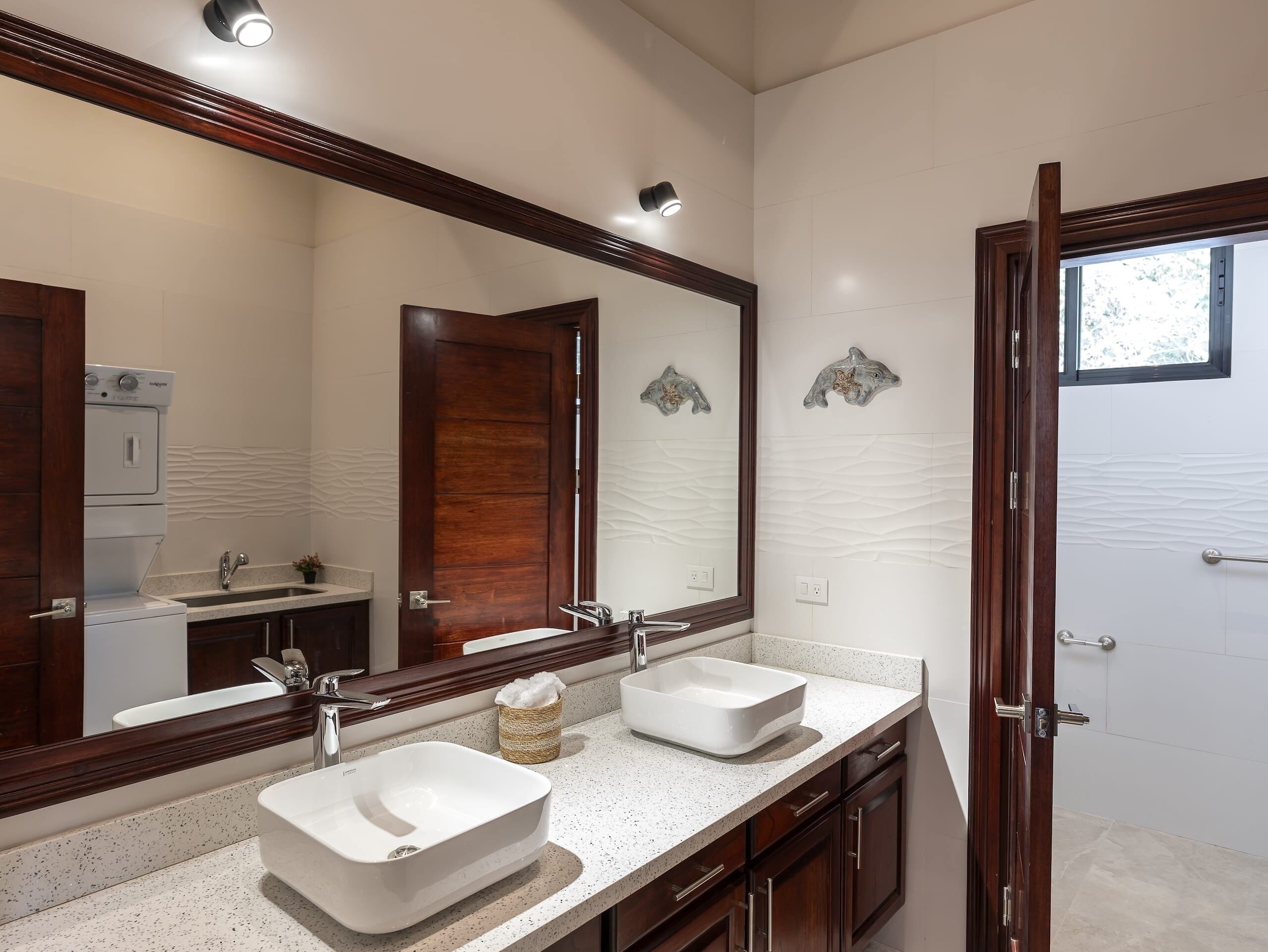 Luxury Apartment, 2 Bedrooms | Bathroom | Free toiletries, towels, soap, shampoo