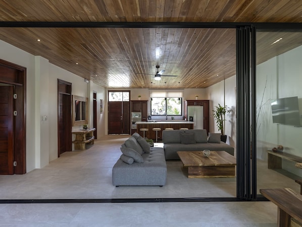 Luxury Apartment, 2 Bedrooms | Living area