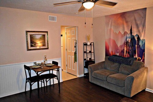 The Lionheart Inn - Charming Private 1 Bedroom 1 Bath Apartment Downtown Helen