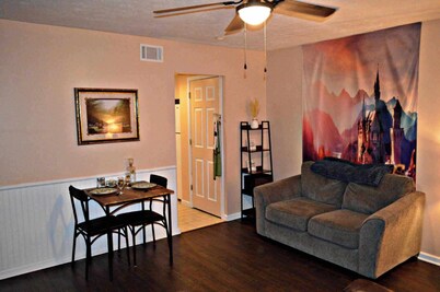 The Lionheart Inn - Charming Private 1 Bedroom 1 Bath Apartment Downtown Helen