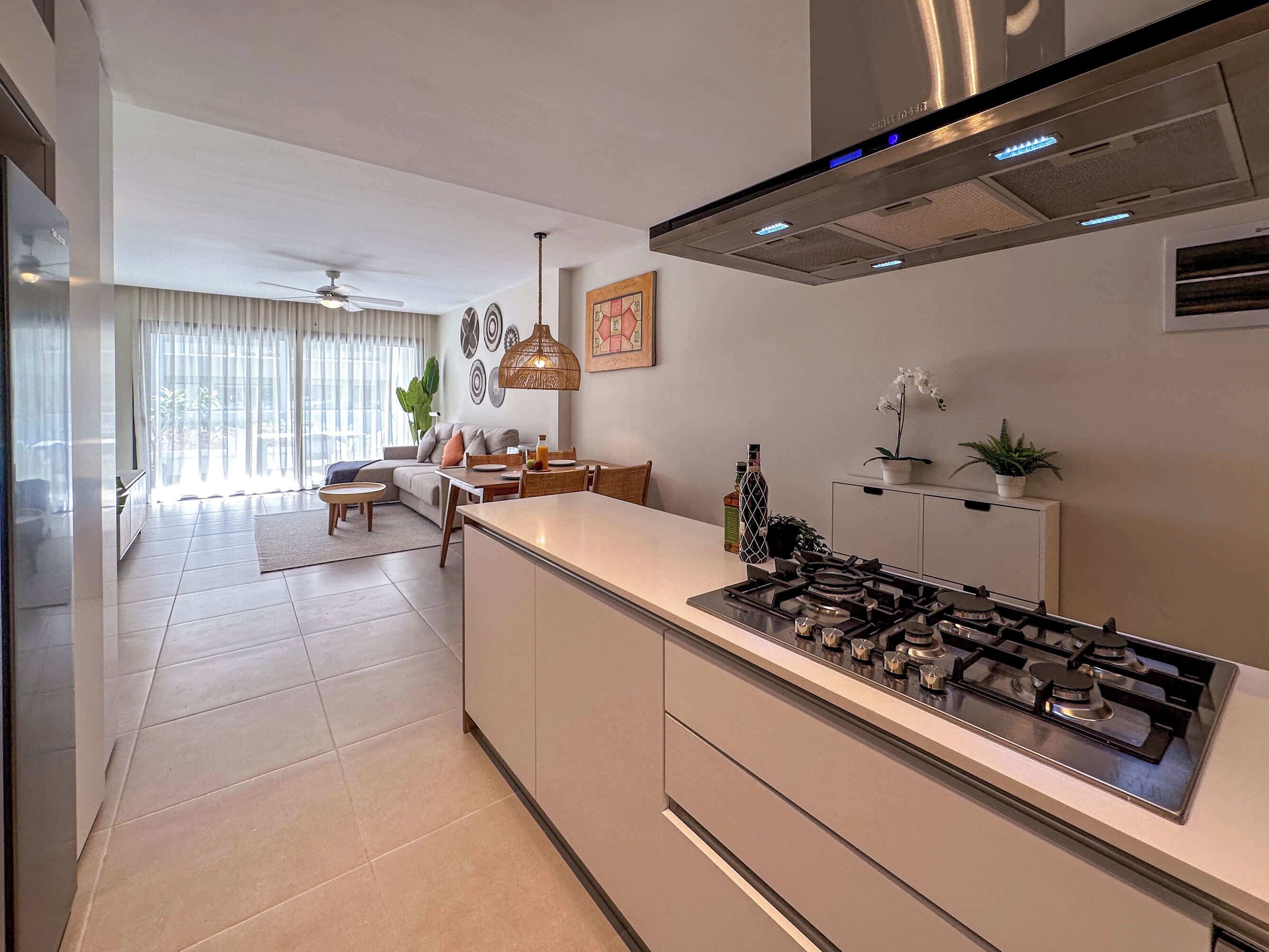 Refrigerador, microondas, horno, placa de cocina