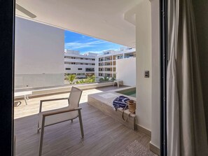 Terrace/patio - Beautiful brand new Beach Condo w Picuzzi (Punta Cana)