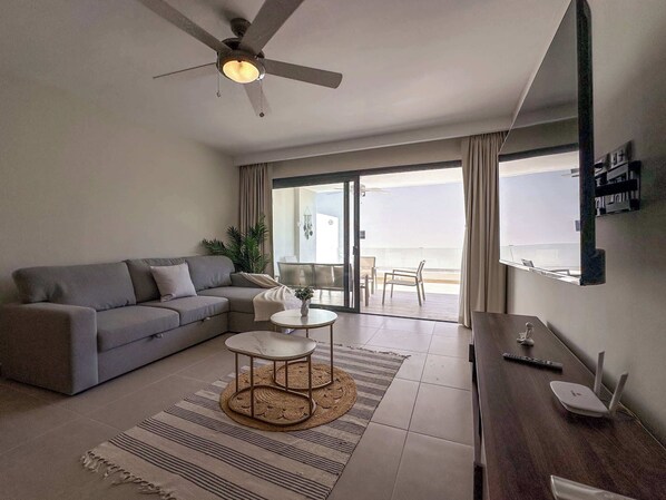 TV, offices - Beautiful brand new Beach Condo w Picuzzi (Punta Cana)