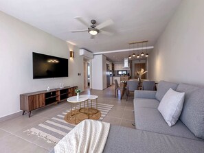 TV, offices - Beautiful brand new Beach Condo w Picuzzi (Punta Cana)