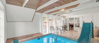 Renovated thatched pool house by the North Sea for 16 people.