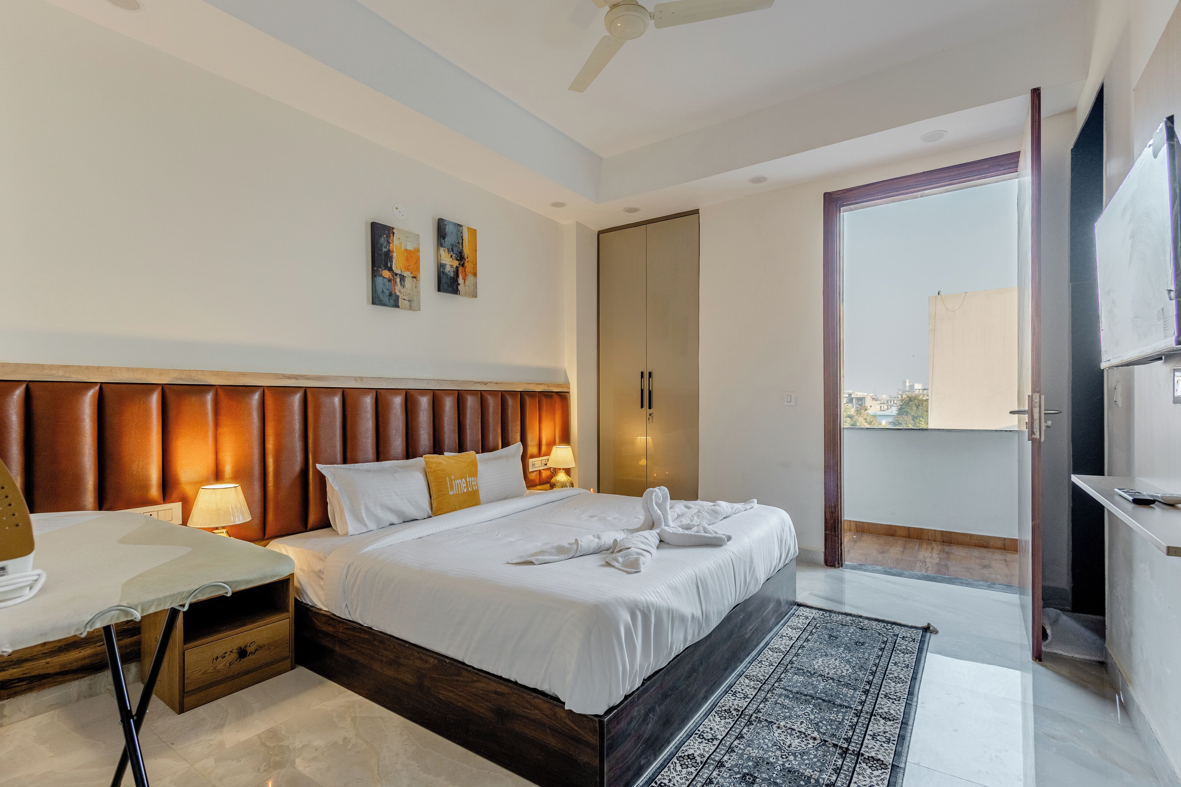 Luxe appartement, balkon, uitzicht op stad | 2 slaapkamers, een laptopwerkplek, geluiddichte muren