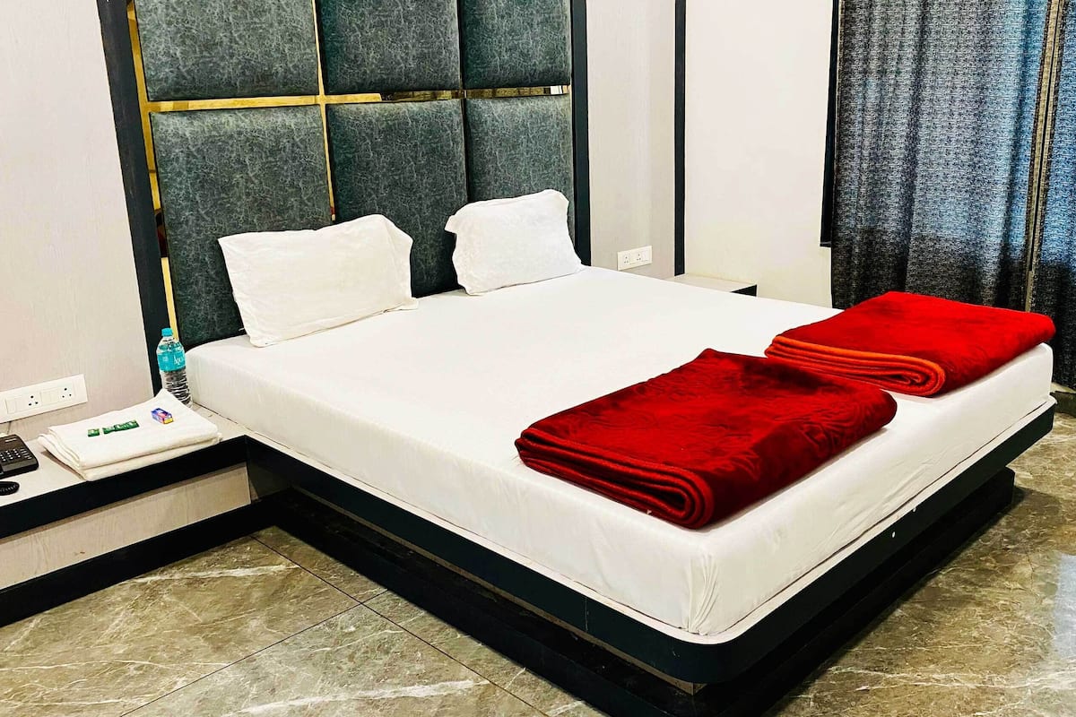 Deluxe Double Room, City View | Soundproofing, free WiFi