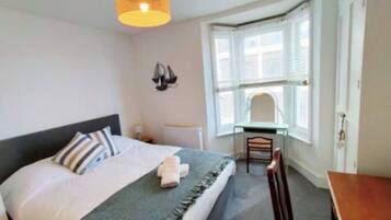 2 bedrooms, iron/ironing board, WiFi, bed sheets