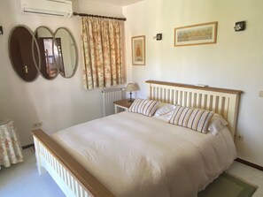 4 chambres, fer et planche à repasser, Wi-Fi, literie fournie