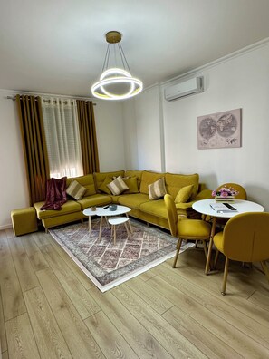 Apartment, 1 Bedroom, Balcony, City View | Living room