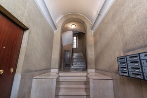 Interior - Newly renovated apartment in the heart of Rome. (Roma)