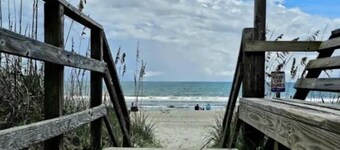 Beach House Surfside - Private Pool Great Location - Small Dog Friendly