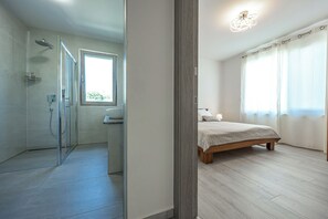 4 Schlafzimmer, Bügeleisen/Bügelbrett, WLAN, Bettwäsche