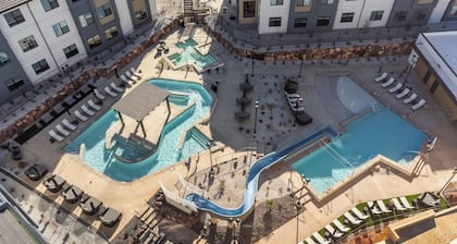 Brand New! Desert Cliff Sleeps 20 Guests!