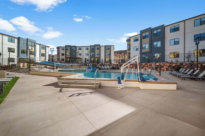 Brand New! Desert Cliff Sleeps 20 Guests!