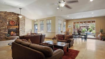 Condo, Multiple Beds, Balcony, Mountain View (Owen's Landing) | Interior