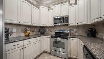 Condo, Multiple Beds, Balcony, Mountain View (Owen's Landing) | Private kitchen | Fridge, microwave, oven, stovetop