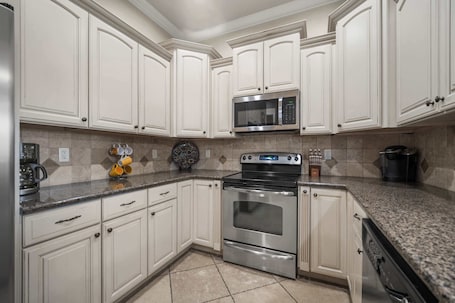 Condo, Multiple Beds, Balcony, Mountain View (Owen's Landing) | Private kitchen | Fridge, microwave, oven, stovetop