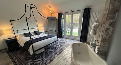 Delightful House in the Heart of the Matlocks!