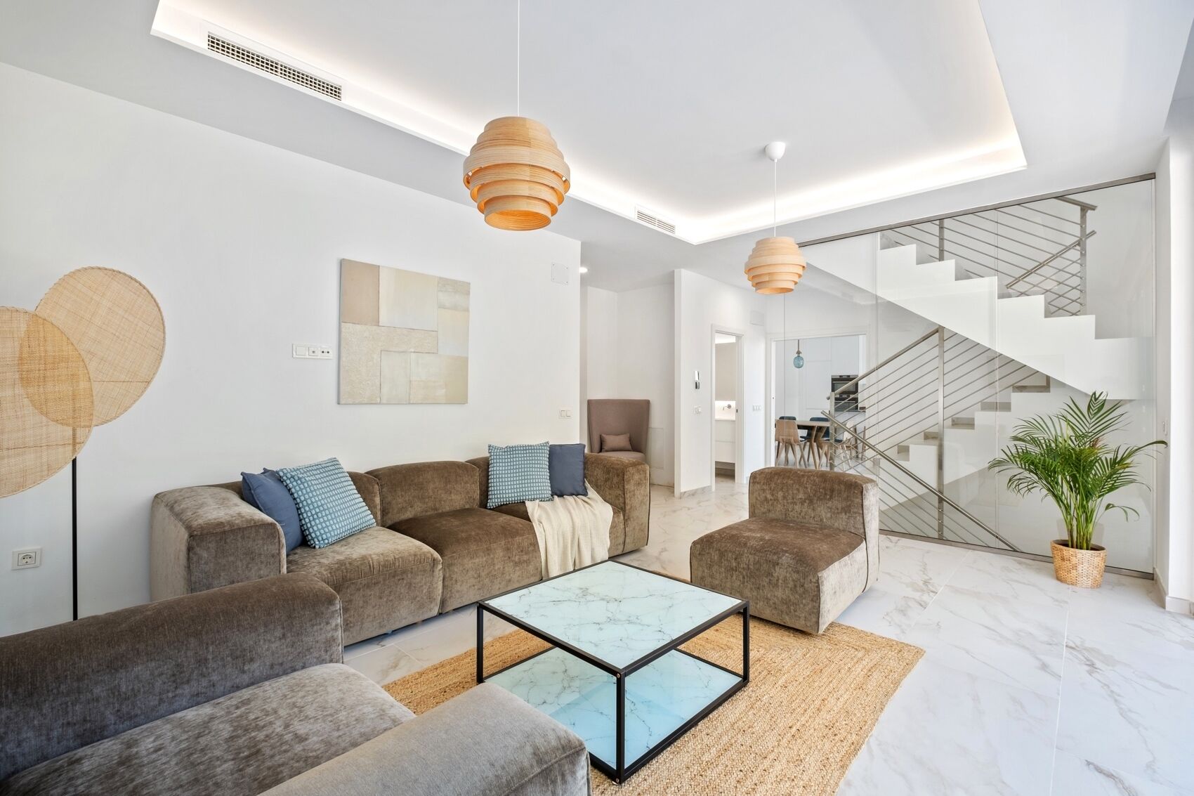 Villa panorámica, 5 habitaciones, piscina privada, vistas al mar | Zona de estar | Una Smart TV, Netflix, un futbolín, una mesa de tenis de mesa
